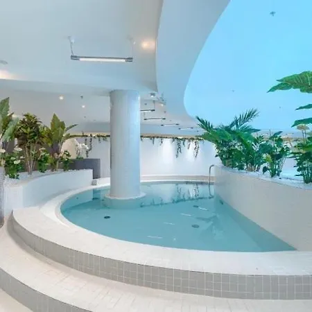 Hanza Tower Family Sauna & Jacusi & Pool *